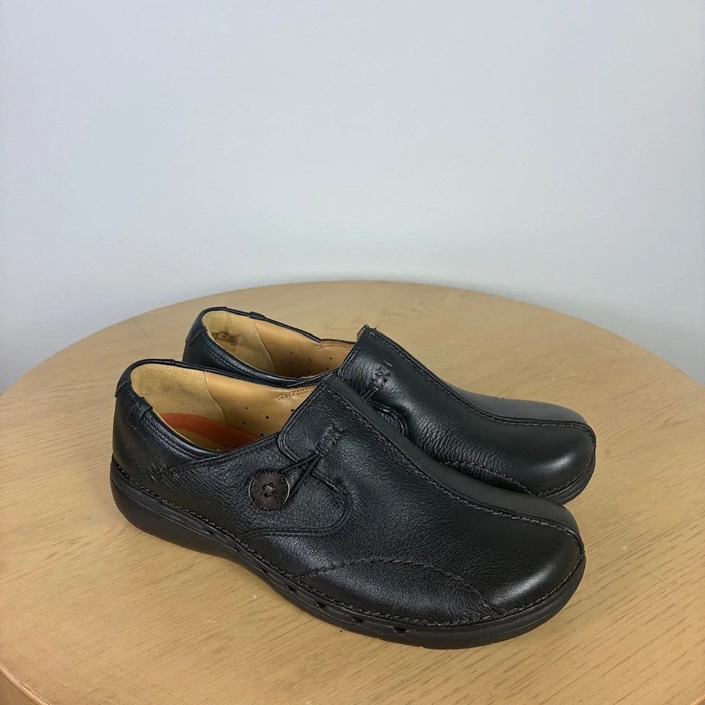 Clarks Leather Loafer Button Slip On Shoes Womens 8W Comfort Support Walking